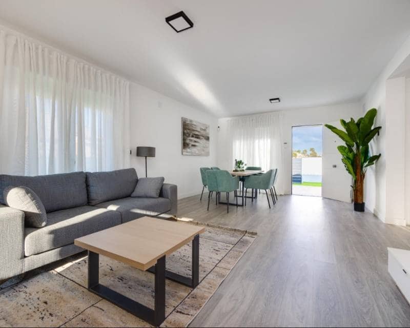 4 bedroom Villa for sale in El Chaparral with pool garage - € 400,000 (Ref: 9892749)