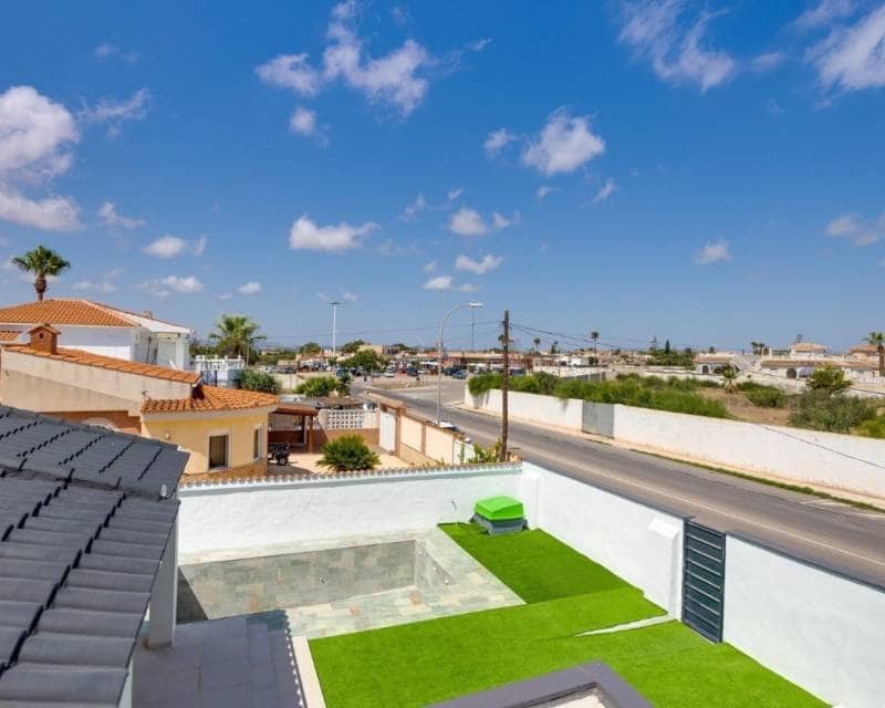 4 bedroom Villa for sale in El Chaparral with pool garage - € 400,000 (Ref: 9892749)