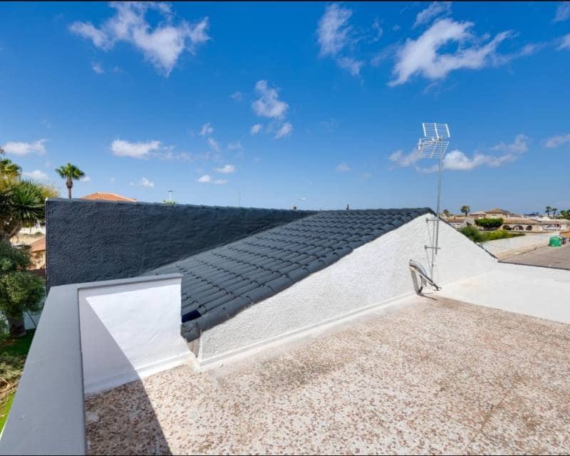 4 bedroom Villa for sale in El Chaparral with pool garage - € 400,000 (Ref: 9892749)