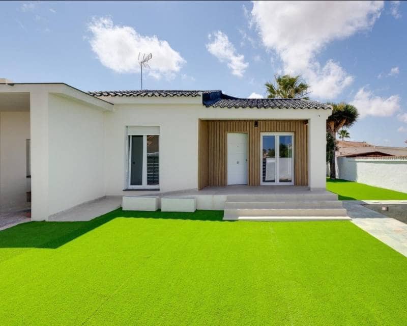 4 bedroom Villa for sale in El Chaparral with pool garage - € 400,000 (Ref: 9892749)