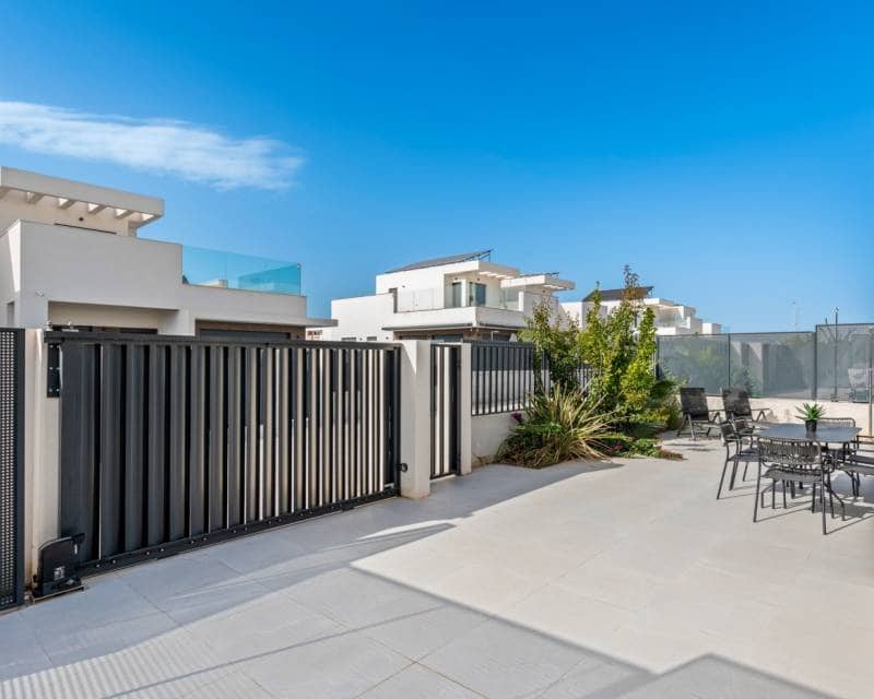 3 soverom Villa til salgs i San Fulgencio med svømmebasseng garasje - € 430 000 (Ref: 9893101)