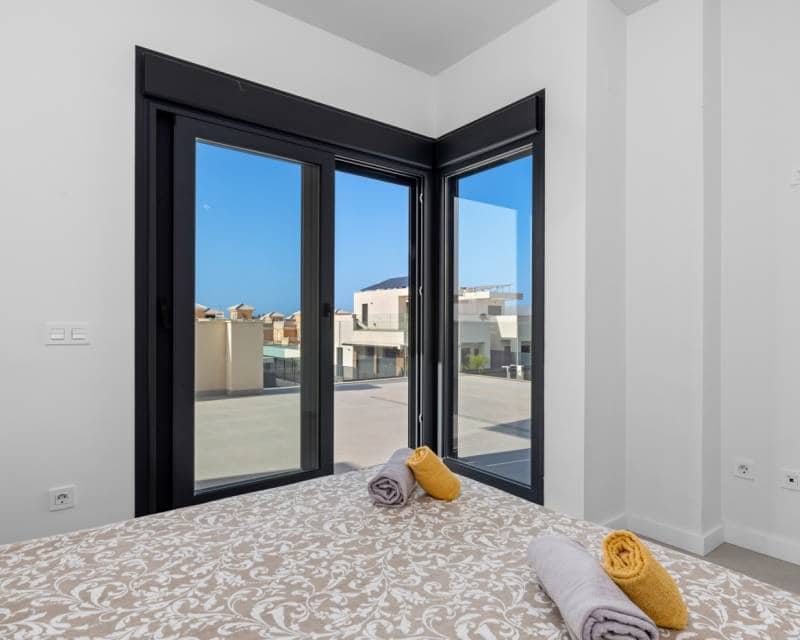 3 soverom Villa til salgs i San Fulgencio med svømmebasseng garasje - € 430 000 (Ref: 9893101)