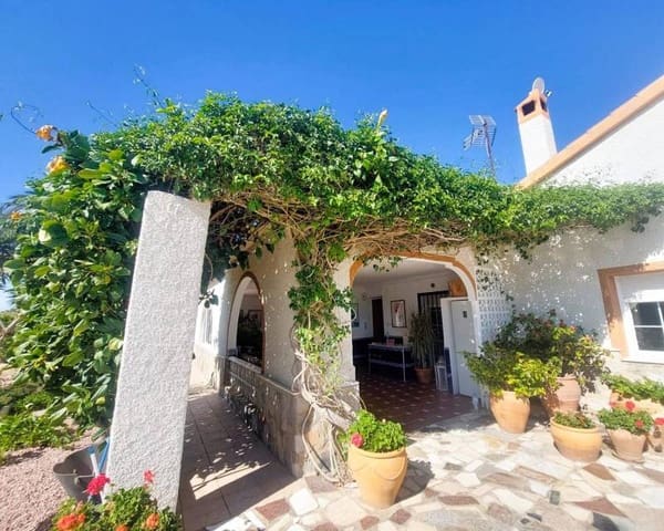 5 makuuhuone Maalaistalo myytävänä paikassa La Marina del Pinet, Elche / Elx mukana 
autotalli - 570 000 € (Ref: 9893103)