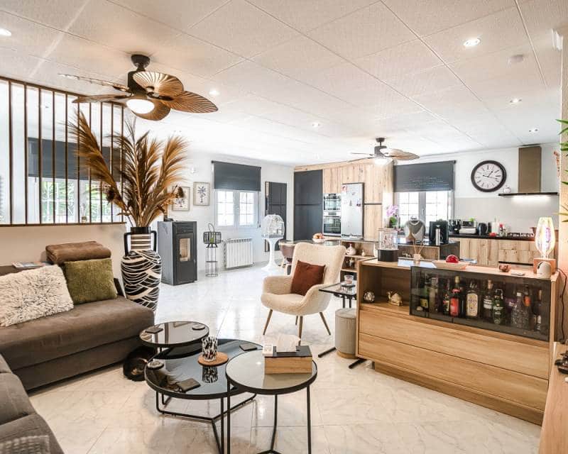 3 makuuhuone Huvila myytävänä paikassa La Marina mukana uima-altaan 
autotalli - 540 000 € (Ref: 9894965)
