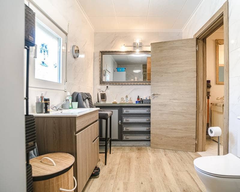3 makuuhuone Huvila myytävänä paikassa La Marina mukana uima-altaan 
autotalli - 540 000 € (Ref: 9894965)