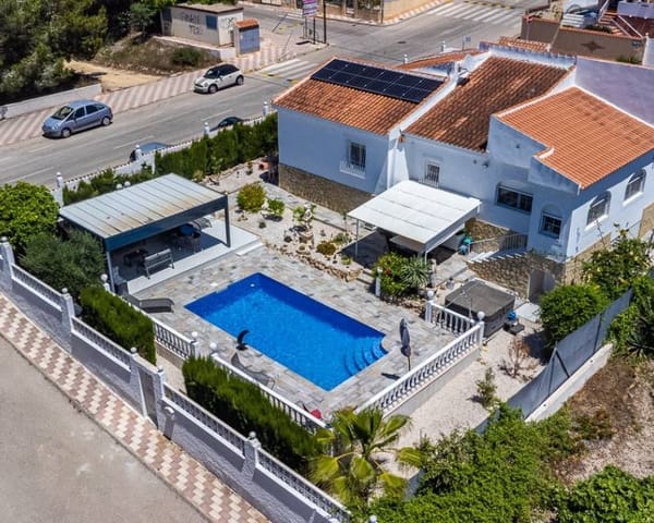 3 makuuhuone Huvila myytävänä paikassa La Marina, Elche / Elx mukana uima-altaan 
autotalli - 540 000 € (Ref: 9894965)