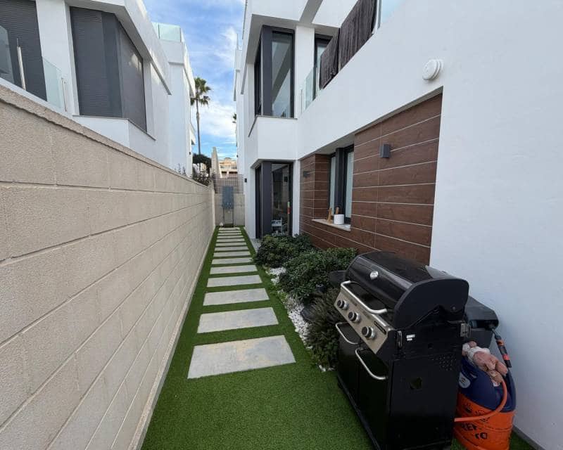3 bedroom Villa for sale in Benijofar with pool garage - € 470,000 (Ref: 9895290)