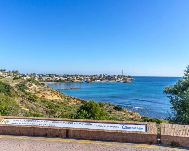 Adosado de 3 habitaciones en Orihuela Costa en venta con piscina garaje - 319.900 € (Ref: 9908978)