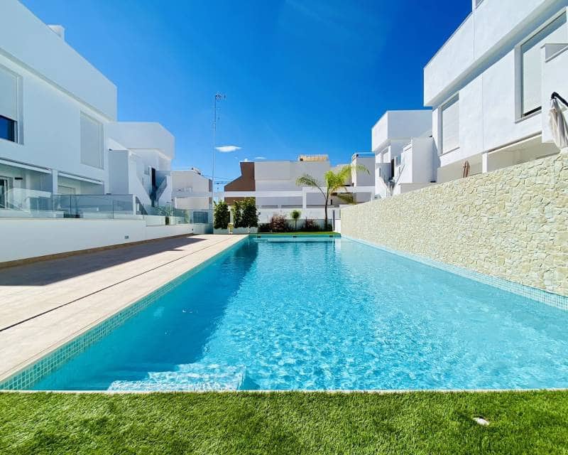 3 sovrum Hus till salu i Pilar de la Horadada med pool - 379 900 € (Ref: 9911770)