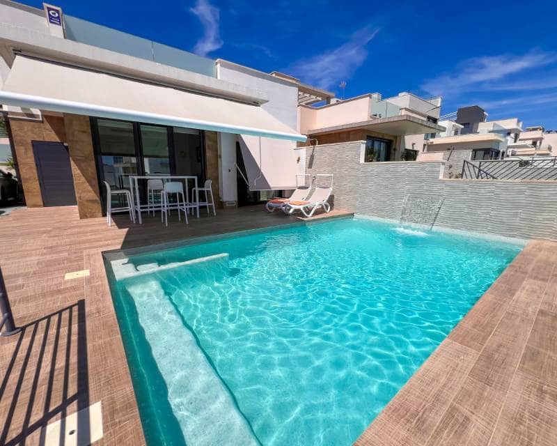 Chalet de 3 habitaciones en San Miguel de Salinas en venta con piscina garaje - 399.000 € (Ref: 9912262)