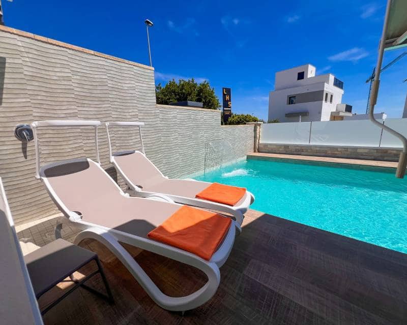 Chalet de 3 habitaciones en San Miguel de Salinas en venta con piscina garaje - 399.000 € (Ref: 9912262)