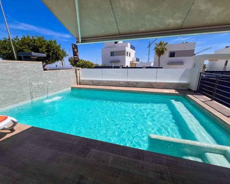 Chalet de 3 habitaciones en San Miguel de Salinas en venta con piscina garaje - 399.000 € (Ref: 9912262)
