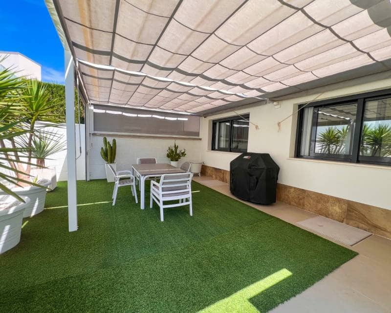 Chalet de 3 habitaciones en San Miguel de Salinas en venta con piscina garaje - 399.000 € (Ref: 9912262)