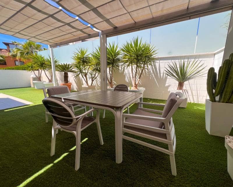 Chalet de 3 habitaciones en San Miguel de Salinas en venta con piscina garaje - 399.000 € (Ref: 9912262)