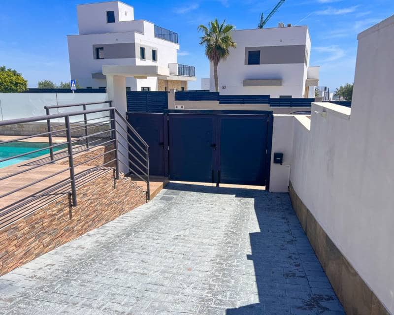 Chalet de 3 habitaciones en San Miguel de Salinas en venta con piscina garaje - 399.000 € (Ref: 9912262)