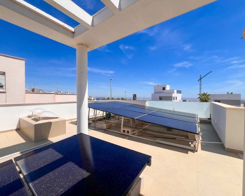 Chalet de 3 habitaciones en San Miguel de Salinas en venta con piscina garaje - 399.000 € (Ref: 9912262)