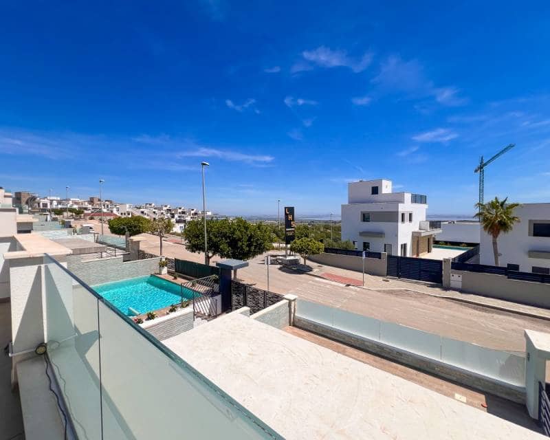 Chalet de 3 habitaciones en San Miguel de Salinas en venta con piscina garaje - 399.000 € (Ref: 9912262)