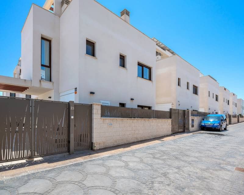 3 makuuhuone Huvila myytävänä paikassa Ciudad Quesada mukana uima-altaan 
autotalli - 550 000 € (Ref: 9914635)