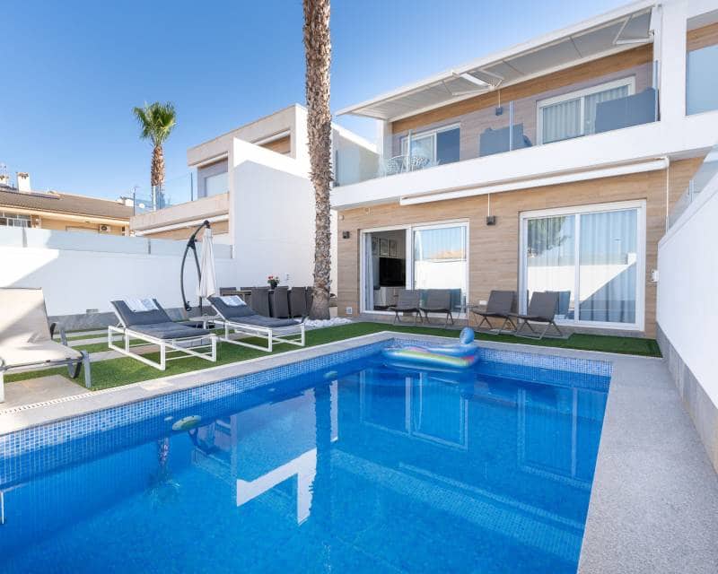 Chalet de 3 habitaciones en San Pedro del Pinatar en venta - 425.000 € (Ref: 9921325)