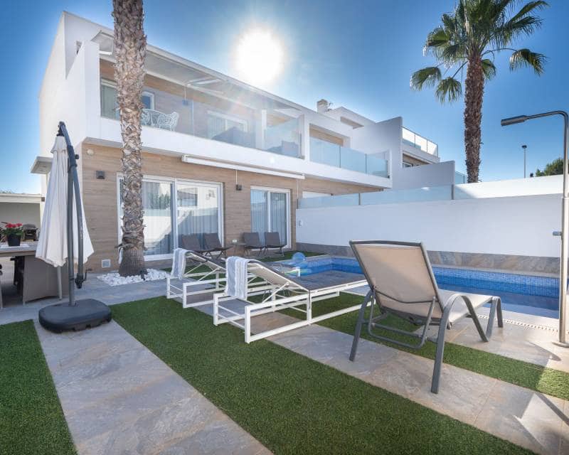 Chalet de 3 habitaciones en San Pedro del Pinatar en venta - 425.000 € (Ref: 9921325)
