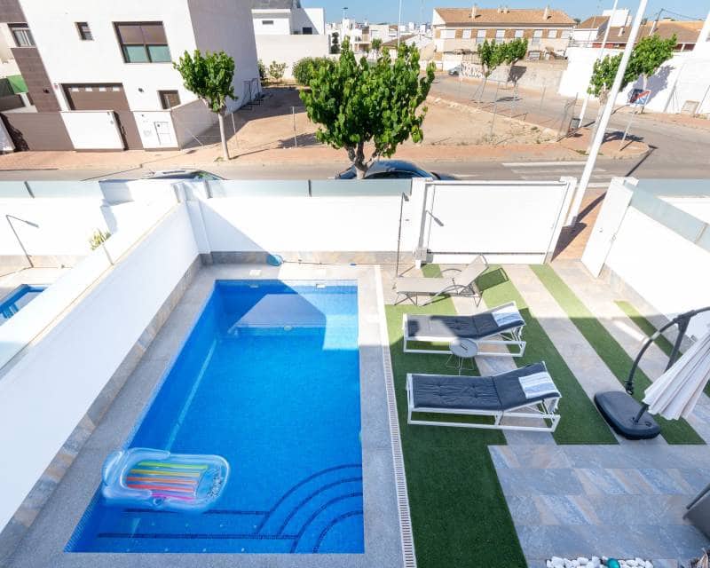 Chalet de 3 habitaciones en San Pedro del Pinatar en venta - 425.000 € (Ref: 9921325)