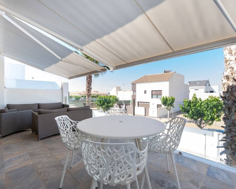 Chalet de 3 habitaciones en San Pedro del Pinatar en venta - 425.000 € (Ref: 9921325)