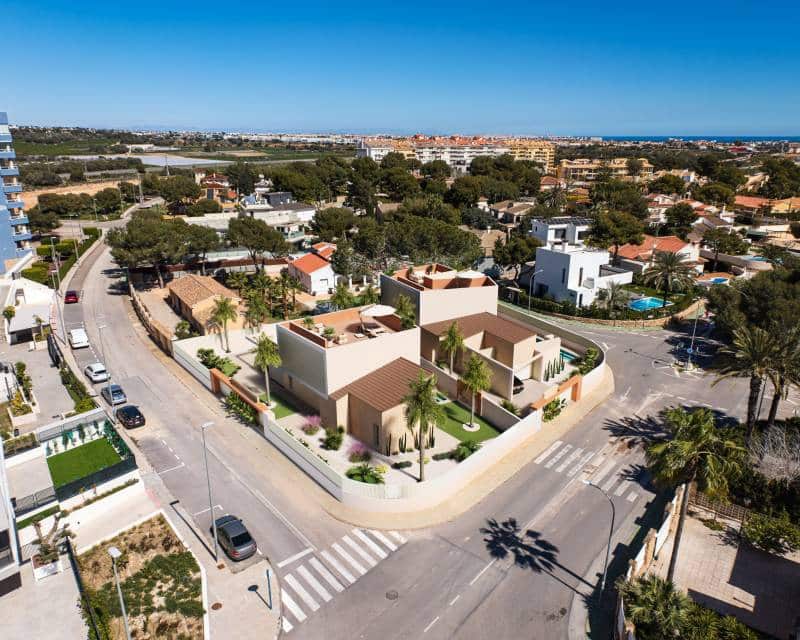 4 bedroom Villa for sale in Dehesa de Campoamor - € 1,550,000 (Ref: 9921326)