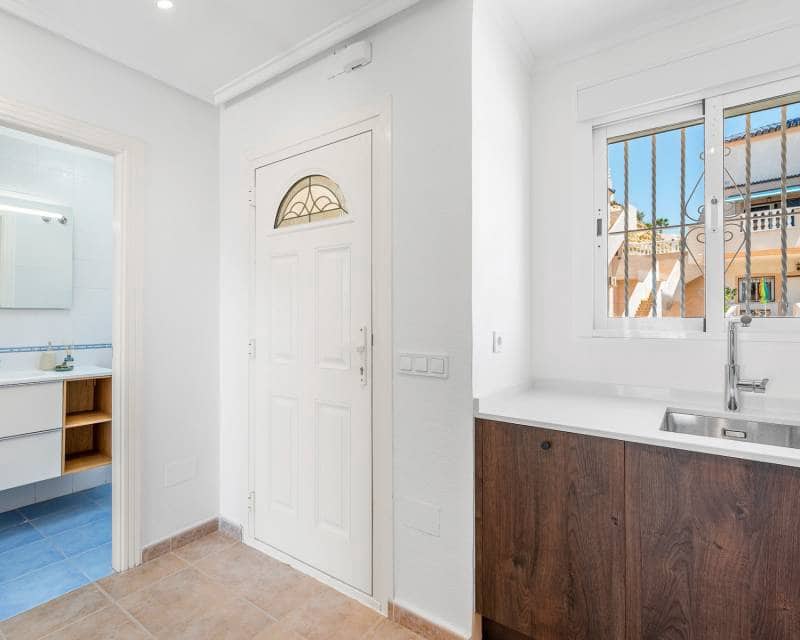 3 soveværelse Semi-Rækkehus til salg i Ciudad Quesada med swimmingpool - € 269.000 (Ref: 9925166)