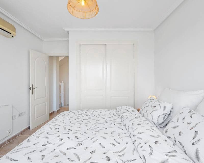 3 soveværelse Semi-Rækkehus til salg i Ciudad Quesada med swimmingpool - € 269.000 (Ref: 9925166)