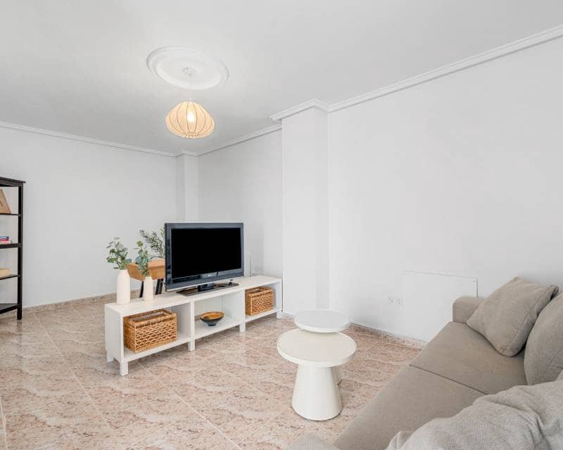 3 soveværelse Semi-Rækkehus til salg i Ciudad Quesada med swimmingpool - € 269.000 (Ref: 9925166)