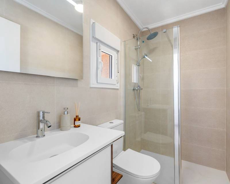 3 soveværelse Semi-Rækkehus til salg i Ciudad Quesada med swimmingpool - € 269.000 (Ref: 9925166)