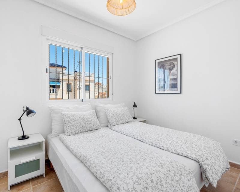 3 soveværelse Semi-Rækkehus til salg i Ciudad Quesada med swimmingpool - € 269.000 (Ref: 9925166)