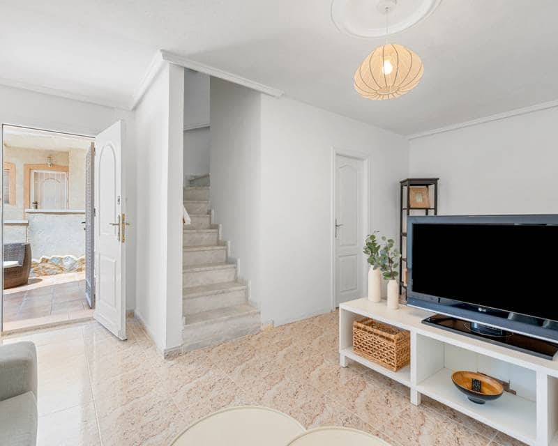 3 soveværelse Semi-Rækkehus til salg i Ciudad Quesada med swimmingpool - € 269.000 (Ref: 9925166)