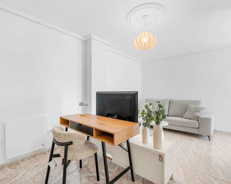 3 soveværelse Semi-Rækkehus til salg i Ciudad Quesada med swimmingpool - € 269.000 (Ref: 9925166)