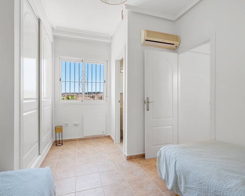 3 soveværelse Semi-Rækkehus til salg i Ciudad Quesada med swimmingpool - € 269.000 (Ref: 9925166)