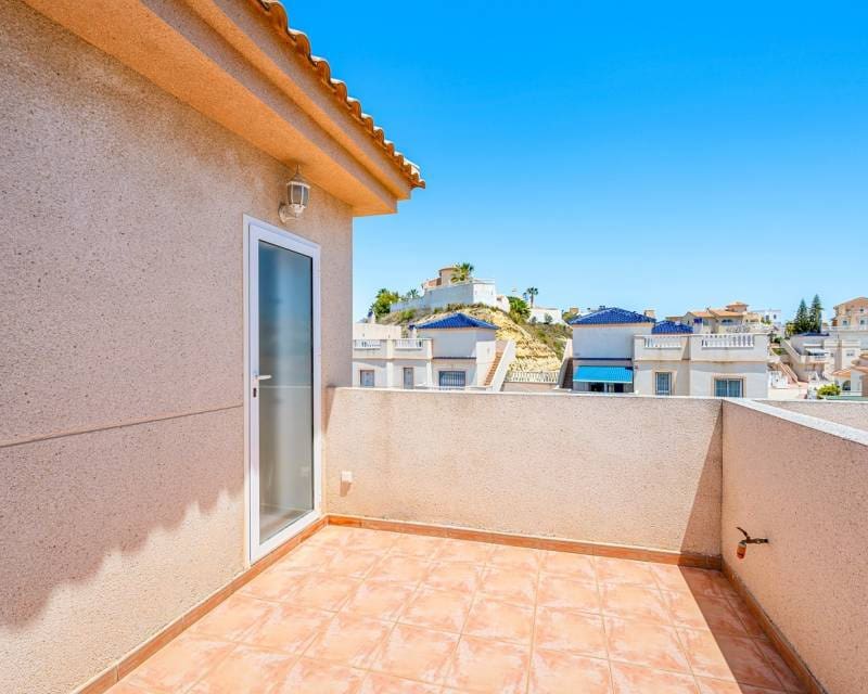 3 soveværelse Semi-Rækkehus til salg i Ciudad Quesada med swimmingpool - € 269.000 (Ref: 9925166)