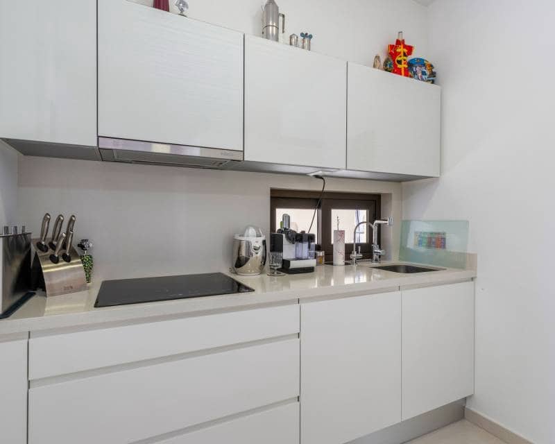 Apartamento de 2 habitaciones en Guardamar del Segura en venta con piscina garaje - 305.000 € (Ref: 9932447)