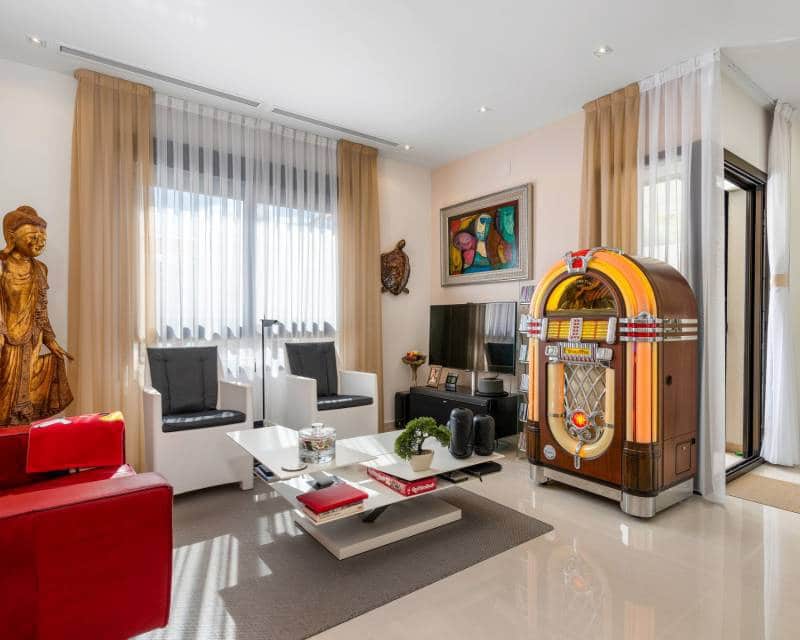 Apartamento de 2 habitaciones en Guardamar del Segura en venta con piscina garaje - 305.000 € (Ref: 9932447)