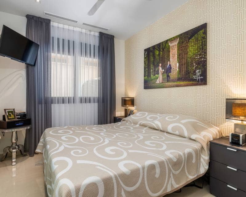 Apartamento de 2 habitaciones en Guardamar del Segura en venta con piscina garaje - 305.000 € (Ref: 9932447)