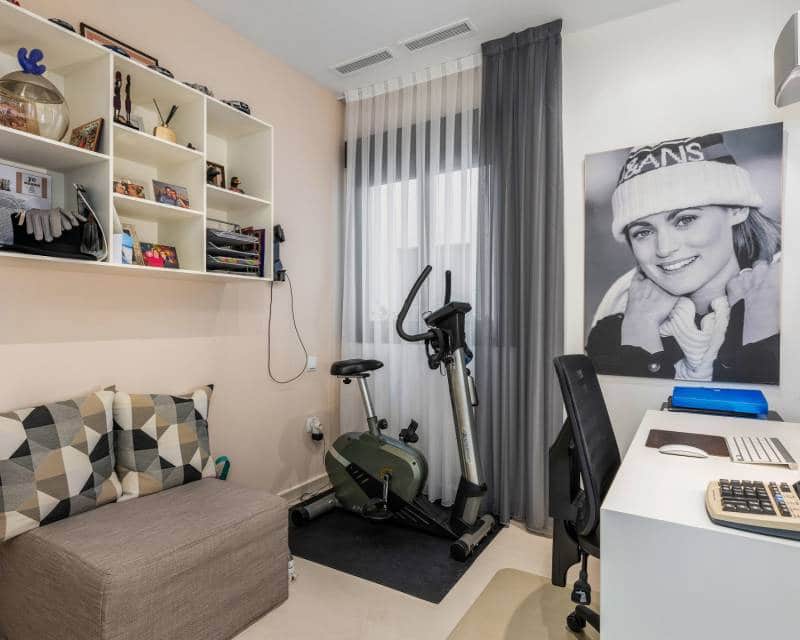 Apartamento de 2 habitaciones en Guardamar del Segura en venta con piscina garaje - 305.000 € (Ref: 9932447)