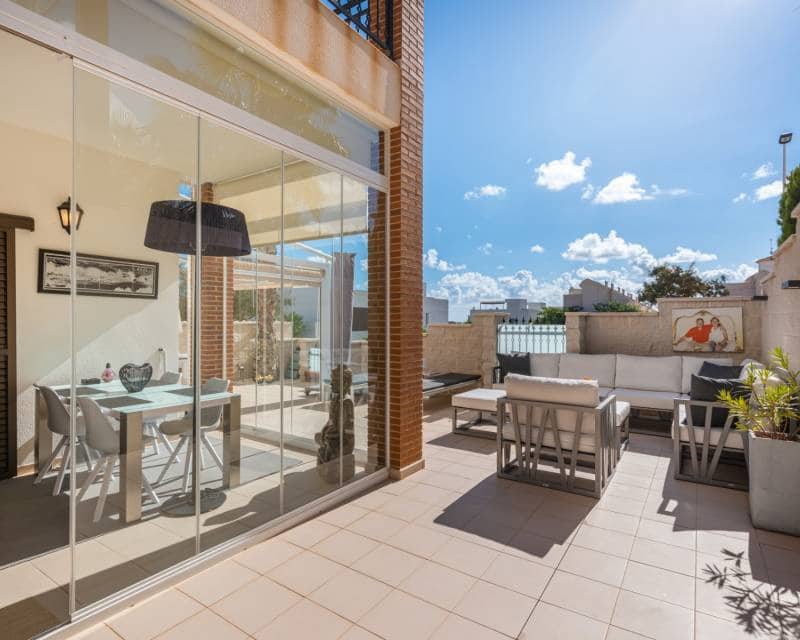 Apartamento de 2 habitaciones en Guardamar del Segura en venta con piscina garaje - 305.000 € (Ref: 9932447)