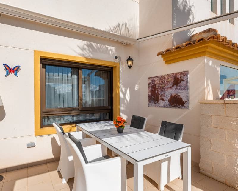 Apartamento de 2 habitaciones en Guardamar del Segura en venta con piscina garaje - 305.000 € (Ref: 9932447)