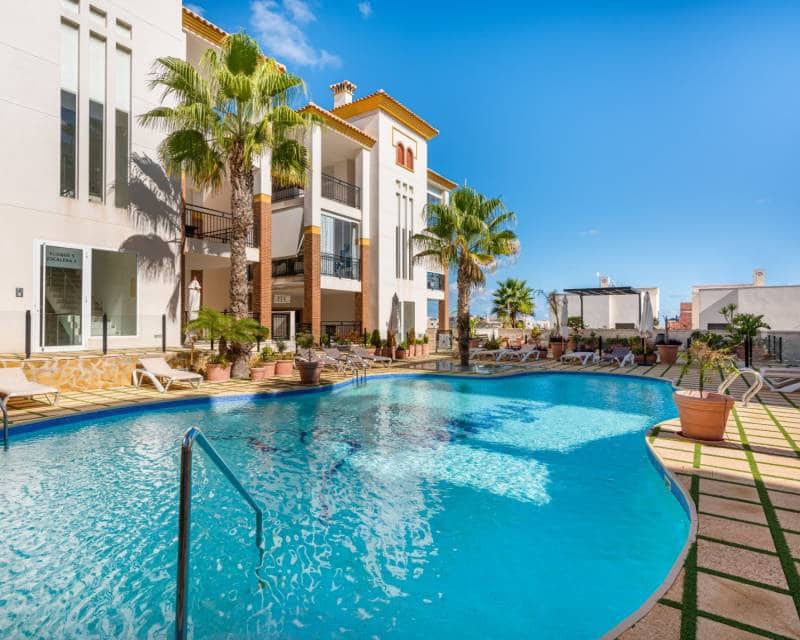 Apartamento de 2 habitaciones en Guardamar del Segura en venta con piscina garaje - 305.000 € (Ref: 9932447)