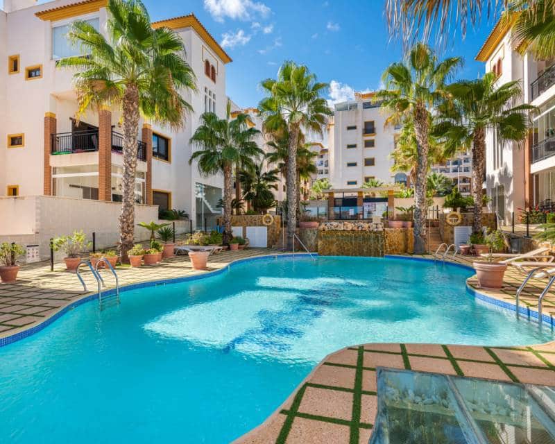 Apartamento de 2 habitaciones en Guardamar del Segura en venta con piscina garaje - 305.000 € (Ref: 9932447)