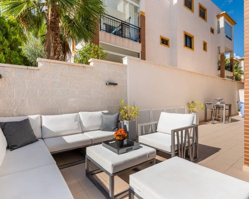 Apartamento de 2 habitaciones en Guardamar del Segura en venta con piscina garaje - 305.000 € (Ref: 9932447)