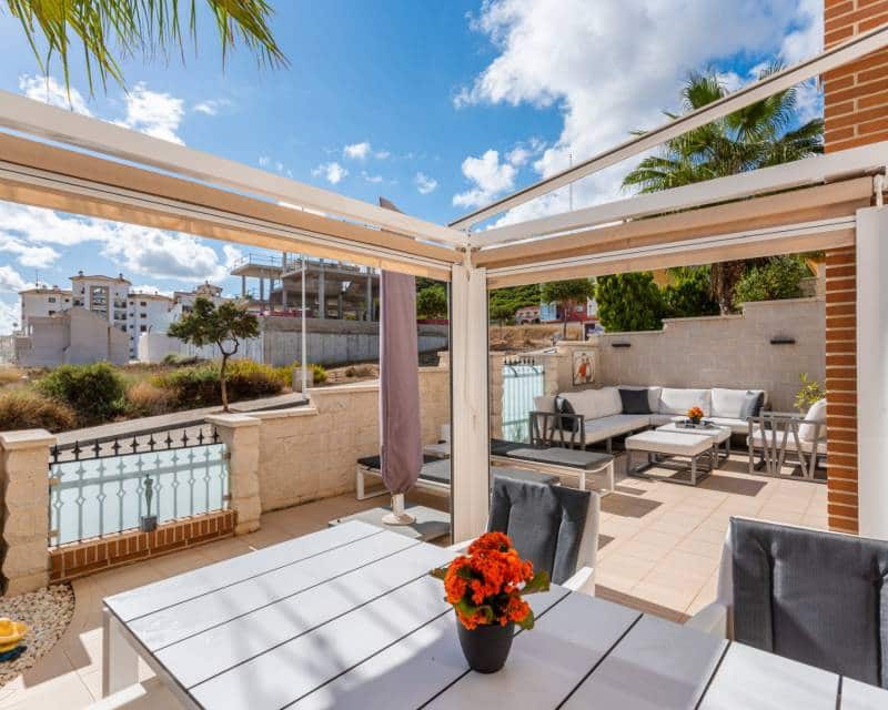 Apartamento de 2 habitaciones en Guardamar del Segura en venta con piscina garaje - 305.000 € (Ref: 9932447)