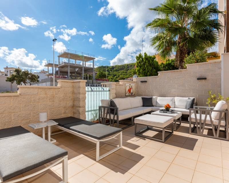 Apartamento de 2 habitaciones en Guardamar del Segura en venta con piscina garaje - 305.000 € (Ref: 9932447)