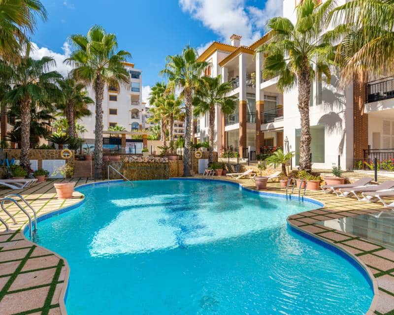 Apartamento de 2 habitaciones en Guardamar del Segura en venta con piscina garaje - 305.000 € (Ref: 9932447)