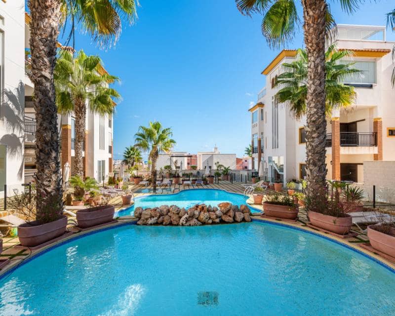 Apartamento de 2 habitaciones en Guardamar del Segura en venta con piscina garaje - 305.000 € (Ref: 9932447)