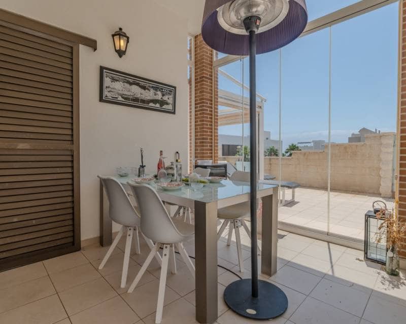 2 soveværelse Lejlighed til salg i Guardamar del Segura med swimmingpool garage - € 280.000 (Ref: 9932447)